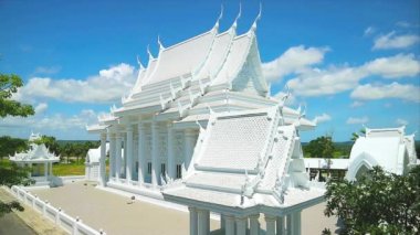 beyaz tapınak Wat Porno Prapha Nimit in chonburi time apse