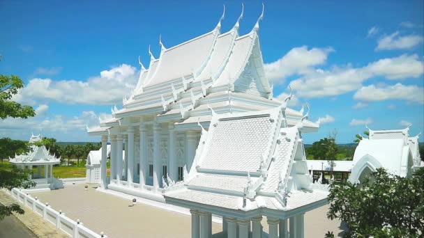 Fehér templom Wat Porn Prapha Nimit Chonburi timelapse — Stock videók