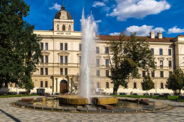 Adalet Sarayı yakınındaki Watermill