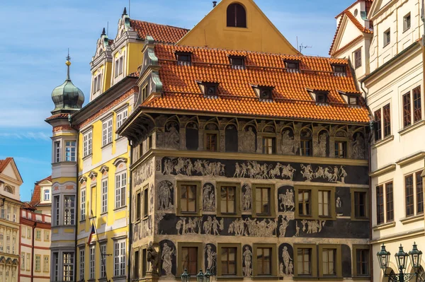 Prag merkezinde tarihi evleri — Stok fotoğraf