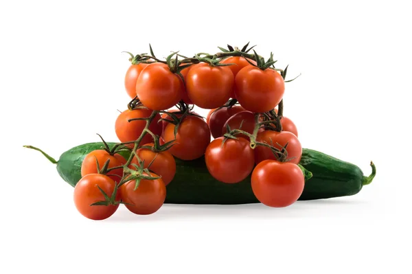 Tomate vermelho fresco com brunch verde e pepino — Fotografia de Stock