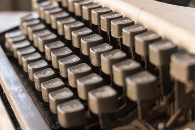 Evde antika daktilo tuşları... odağı seçin.