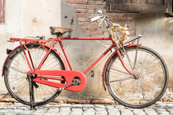 Duvar eski antika motosiklet.