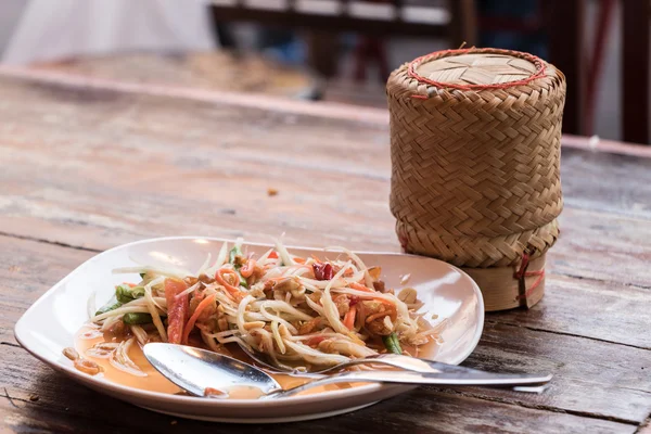 Yeşil papaya salatası gıda Tayland.