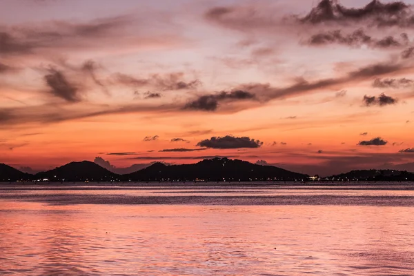 songkhla Gölü alacakaranlıkta.