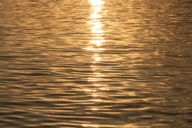 nehre güzel gündoğumu.