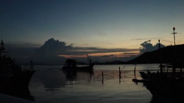 gün batımından önce göle.