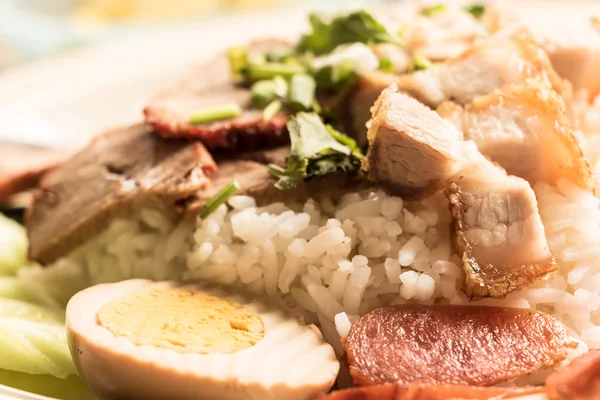 Gevrek domuz pirinç gıda Tayland ile.