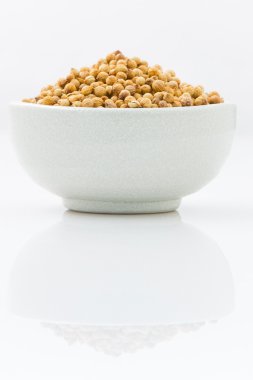 kişniş Ekle için bir kasede için Your gıda üzerine beyaz ben lezzet