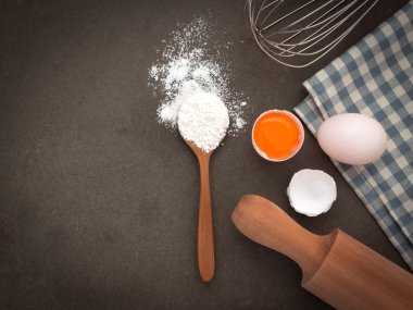 Pişirme uzun süreli kuru ısı kullanan gıda pişirme yöntemidir, Ev yapımı tarafından Bir Bütçe Basit kahvaltı Bake Kolay Şeyler.