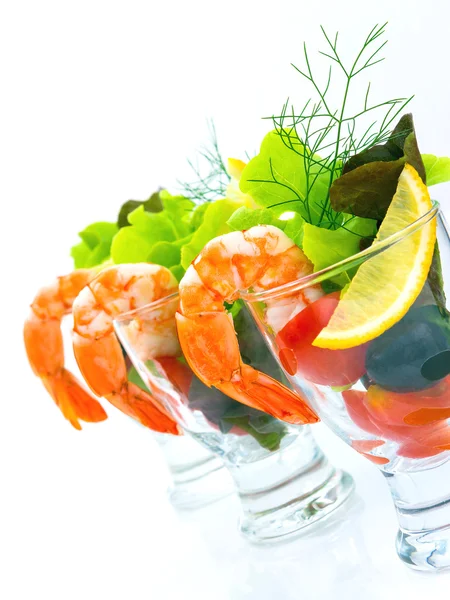 Classic prawn cocktail, Peel all of the prawns. — Stock Photo, Image