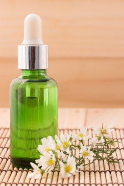Şişe serum güzellik wildflowe ile Spa ve terapi tedavi için