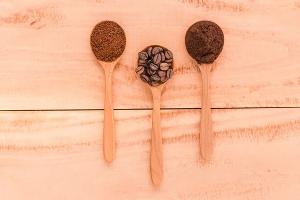 Preparing fresh roast coffee beans to brew with an overhead view — Stock Photo, Image