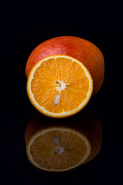 La composition des oranges siciliennes et normales. Entier et cu — Photo