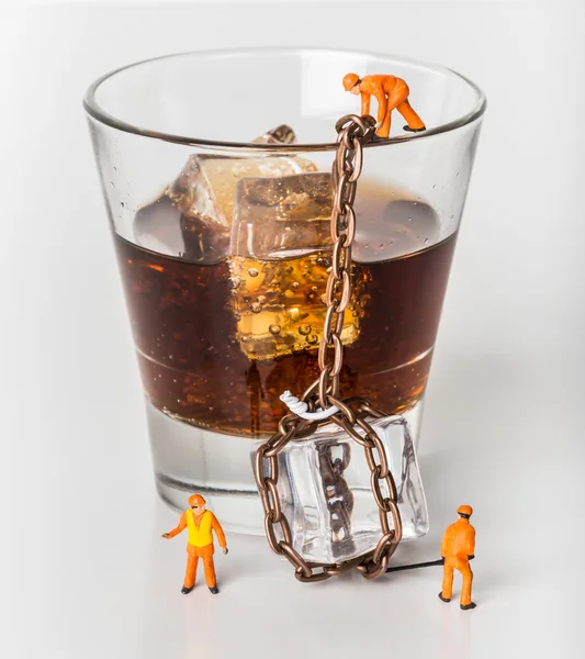 The concept of alcohol in bars and restaurants. Miniature toy wo — Stock Photo, Image