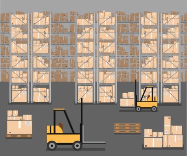 Forklift kullanan yığınlara depo yük kutuları ve variller.