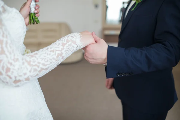 Holding hands newlyweds — Stock Photo, Image