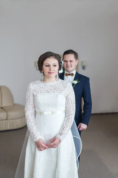 Bride meets groom — Stock Photo, Image