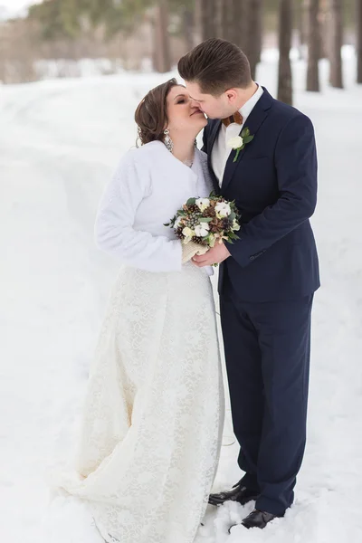 Couple newlyweds walking in a winter forest — Stock Photo, Image