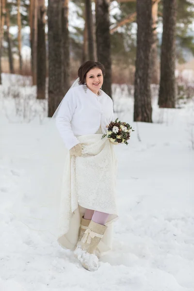 Портрет нареченої взимку — стокове фото