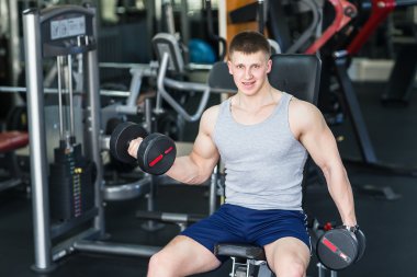 Eğitim atlet kaslı vücut geliştirmeci 