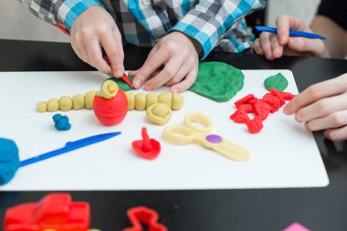 hamuru evde çocuk sculpts