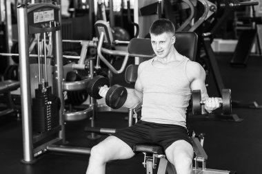 Eğitim atlet kaslı vücut geliştirmeci 