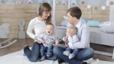 Anne bebek çocuk twins ile. kişi, Aile, mutluluk kavramı ve fikir.