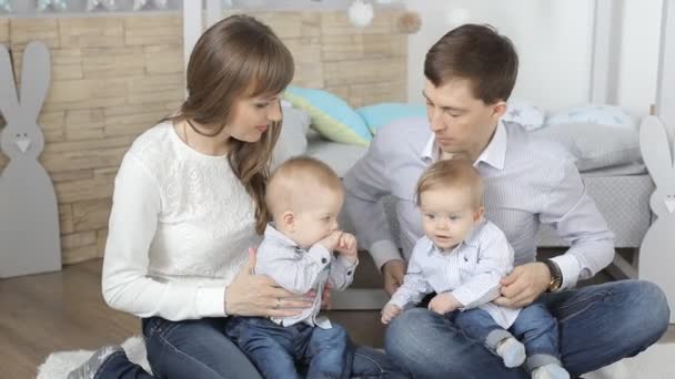 Parents with baby boy twins. people, family, happiness concept and idea. — Stock Video