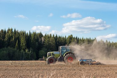 Çiftçi hazırlanıyor tarım arazileri