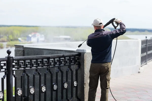 çalışan temizlik sokak 
