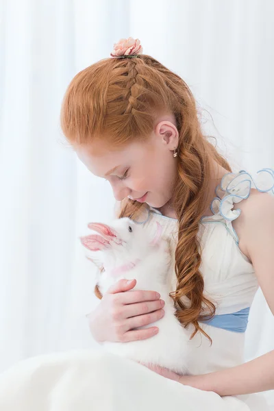 Child presented a rabbit — Stock Photo, Image