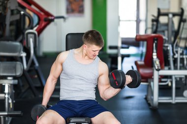 Eğitim atlet kaslı vücut geliştirmeci 