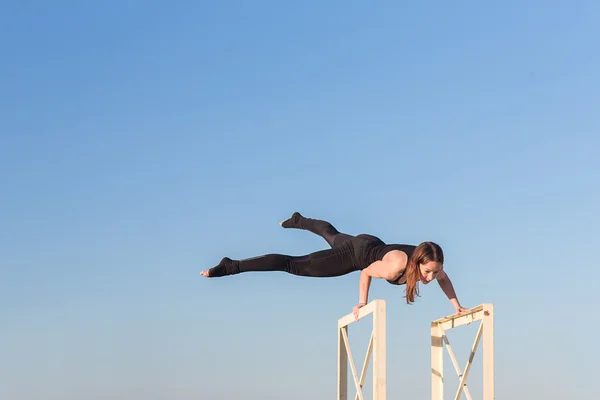 Young woman doing yoga on the roof — Stock Photo, Image