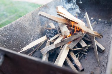 Yangın ızgara patlak verdi.