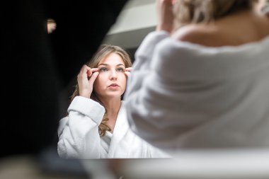 Gelin uygulanan düğün makyaj