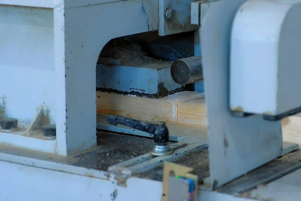 Production of laminated veneer lumber on plant on cutting machine equipment. — Stock Photo, Image