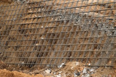 İnşaat alanındaki endüstriyel yapıların metal yapıları.