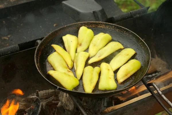 Slices of green pepper is frying on frying pan with oil in chargrill. — Stock Photo, Image