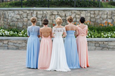 Gelinin arkadaşları ile