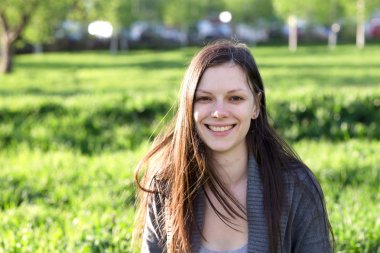 Genç ve güzel bir kızın portresi.