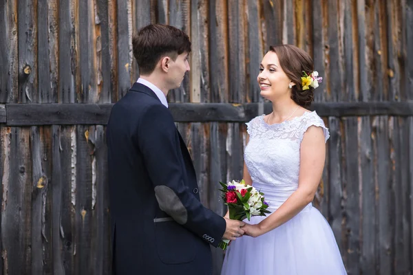 Beautiful bride and groom — Stock Photo, Image