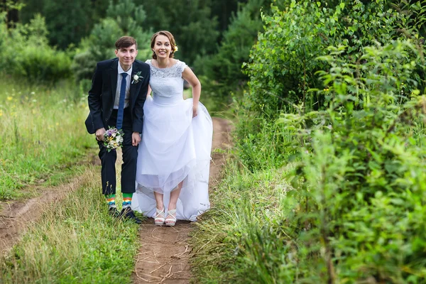 Beautiful bride and groom — Stock Photo, Image