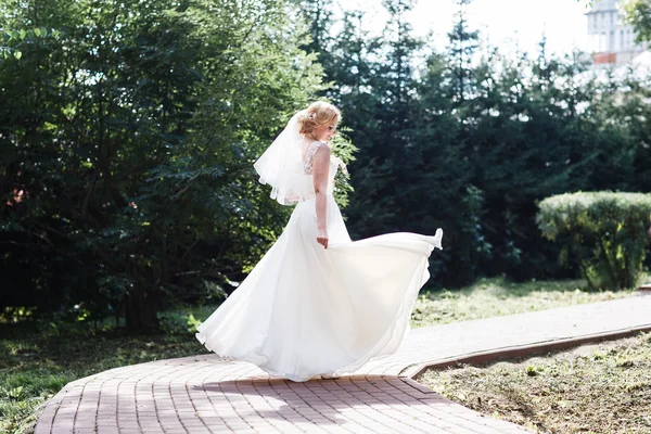 Beautiful portrait of a bride — Stock Photo, Image