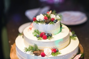 Kış pastası taze çilek ile