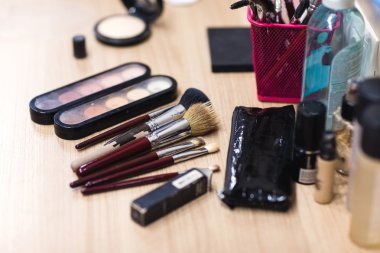 Makyaj, fırçalar, portre