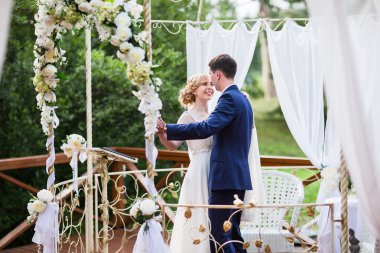 Gelin ve damat, ilk dans dans