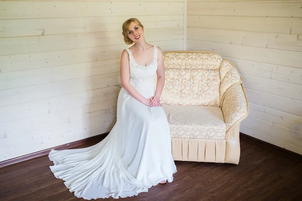 The Bride / Young women with wedding dress. — Stock Photo, Image