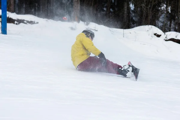 Freerider esik le a lejtőn — Stock Fotó