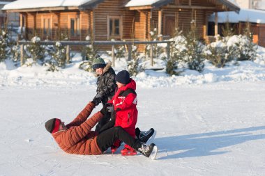 Düşen buz pateni pisti kışın buz pateni